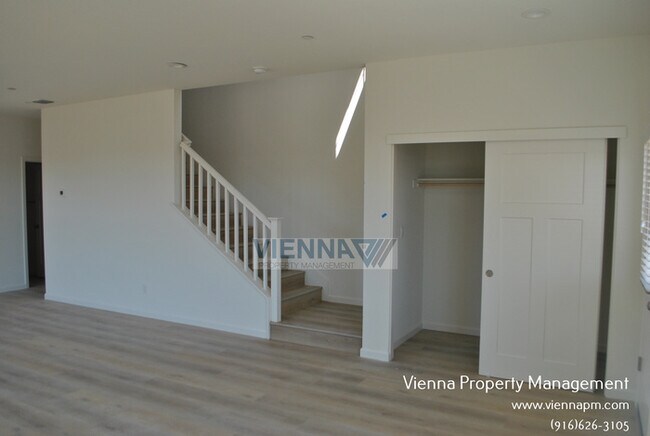 Building Photo - 7076 Auburn Blvd