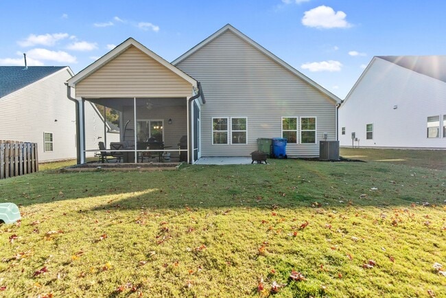Building Photo - AVAILABLE in July Charming 3-Bedroom, 2-Bath Ranch-Style Home