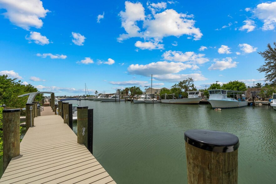 Building Photo - 83 Pescayo Ave