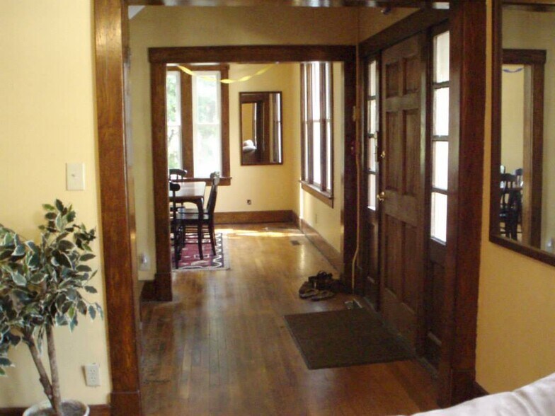 Main floor entrance - 834 College Ave