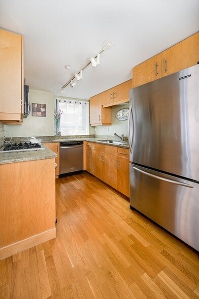 Building Photo - 99-105 Broad Street Unit 6G