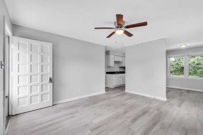 Building Photo - Newly renovated 2 BR / 1 BA Duplex in hear...