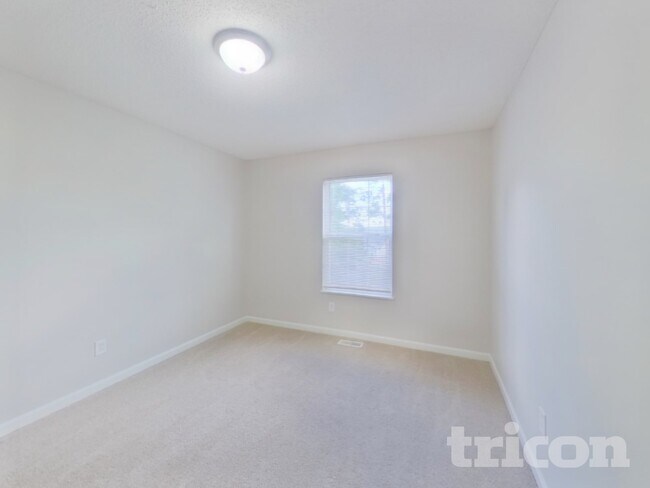 Building Photo - 131 Quiet Grove Dr