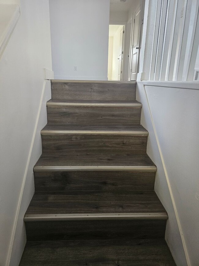 Building Photo - Check out this Beautiful 4 bedroom 2 Bathroom Home in West Valley Ut!!