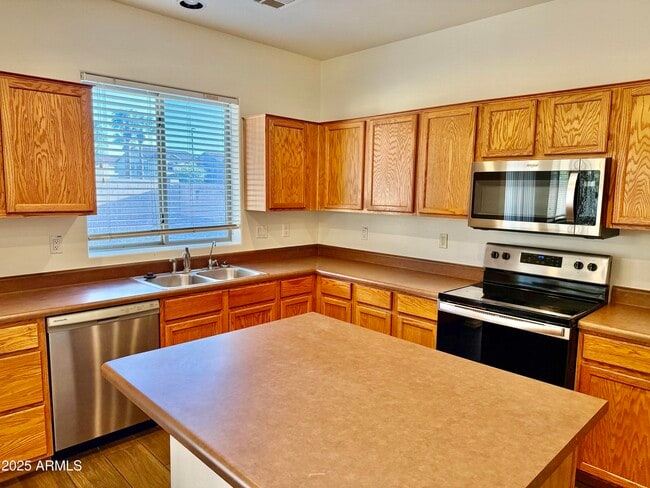 Building Photo - 4531 E Del Rio St