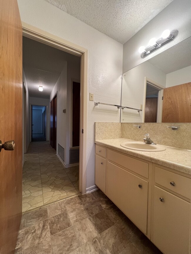 Building Photo - 1735 Donaldson Ave