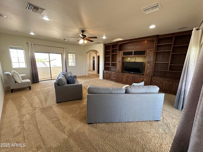 Building Photo - 5415 E Hallihan Dr