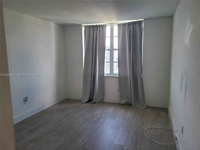 Building Photo - 2851 NE 183rd St