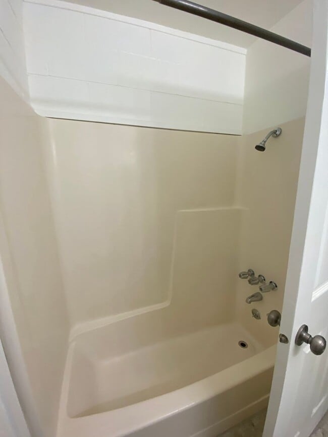 Building Photo - Studio Apartment - Move-in August 2026