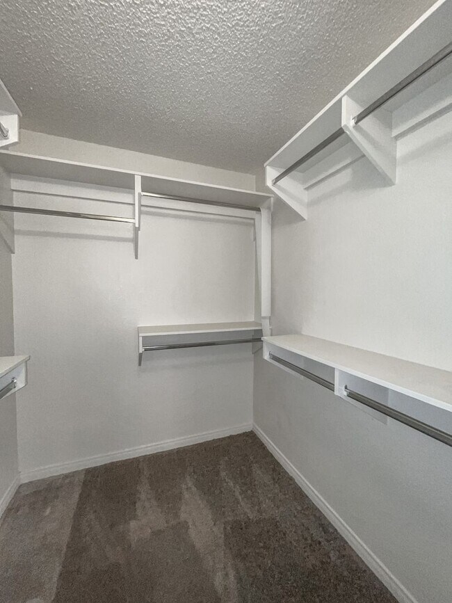 Building Photo - RESORT STYLE LIVING!