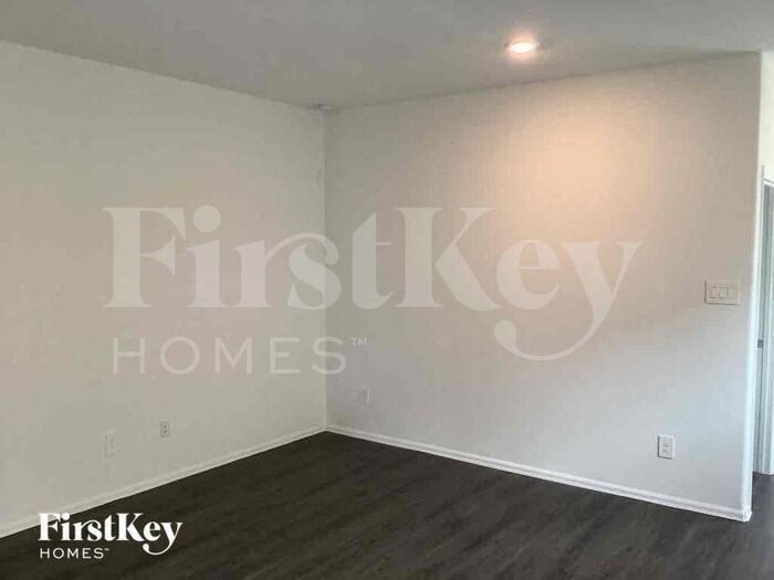Building Photo - 18455 Summit Ranch Dr