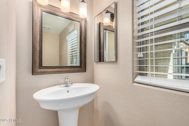 Building Photo - 1705 E Joseph Way