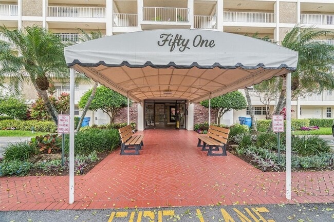 Building Photo - 3080 N Course Dr