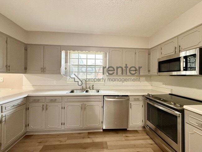 Building Photo - 4627 Hillmont Ln