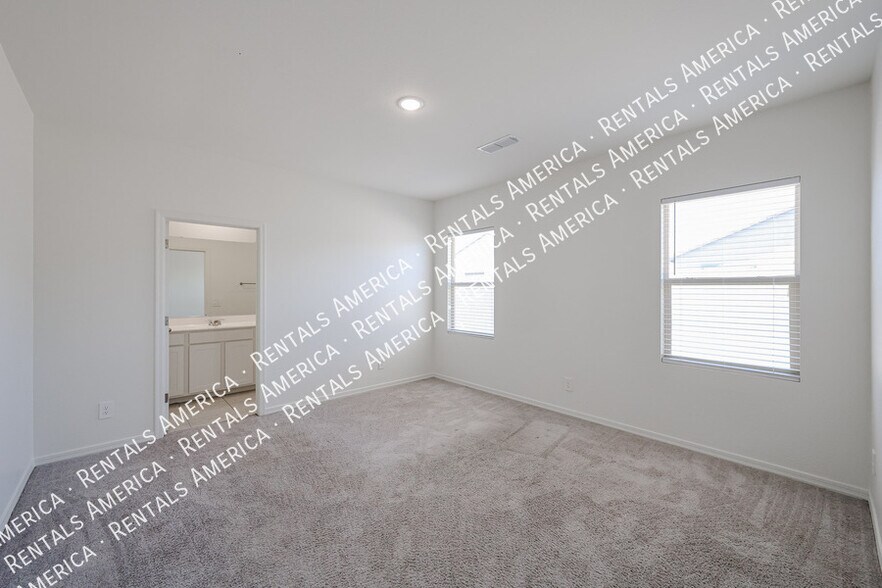 Building Photo - 5720 W Sunrise Dr