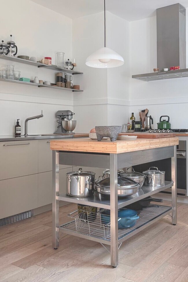 Building Photo - 1385 Allison Ave