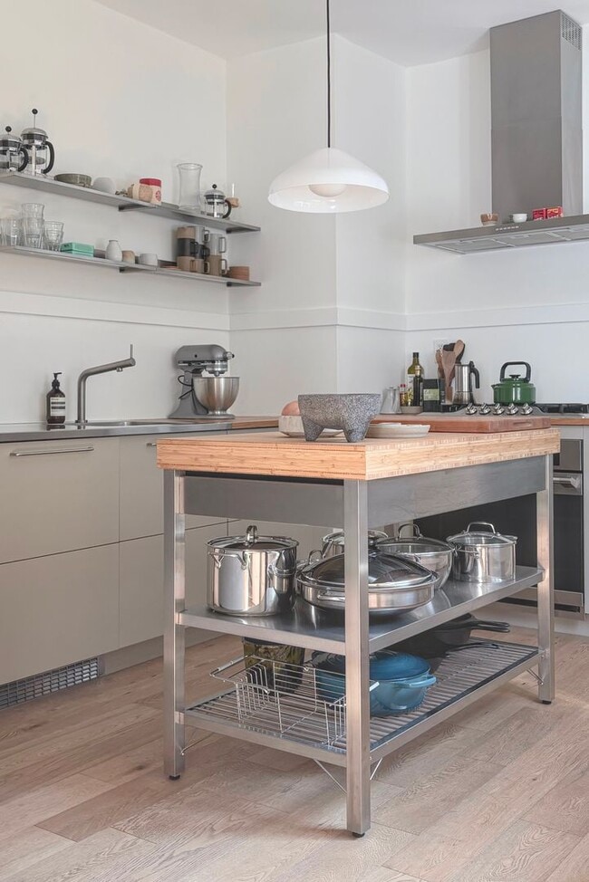 Building Photo - 1387 Allison Ave