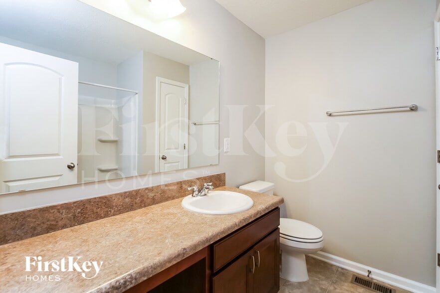 Building Photo - 5767 Blue Sky Dr