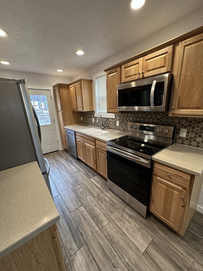 Building Photo - "Charming Little 3-Bedroom Gem on North 5th Street with Elegant Granite Touches!"