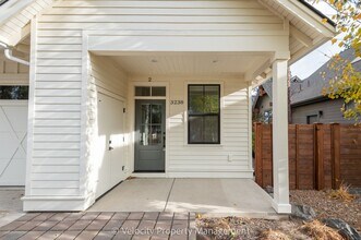 Building Photo - M712