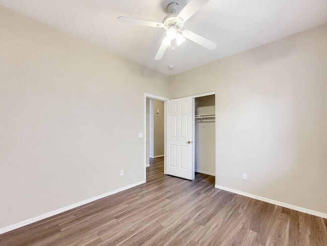 Building Photo - 14173 W Weldon Ave