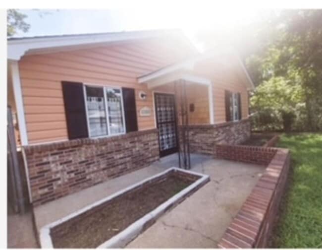 Building Photo - Single-family home