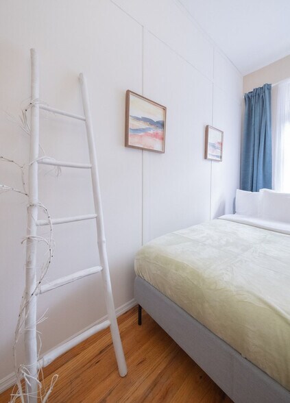 Building Photo - 240 W 112th St