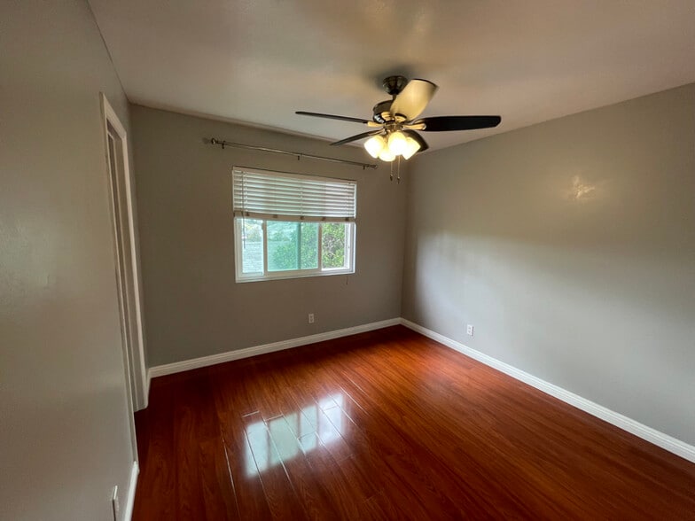 Building Photo - 5843 Myrtle Ave