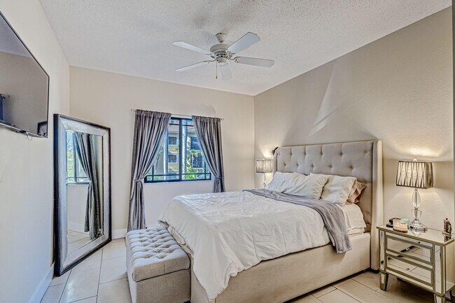 Building Photo - 3019 Alcazar Pl