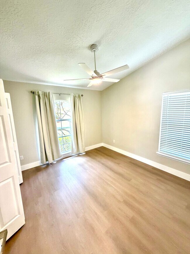 Building Photo - Winter Park 3/2 - GREAT CONDITION