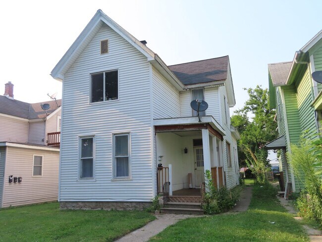 Building Photo - 1026 Stophlet St