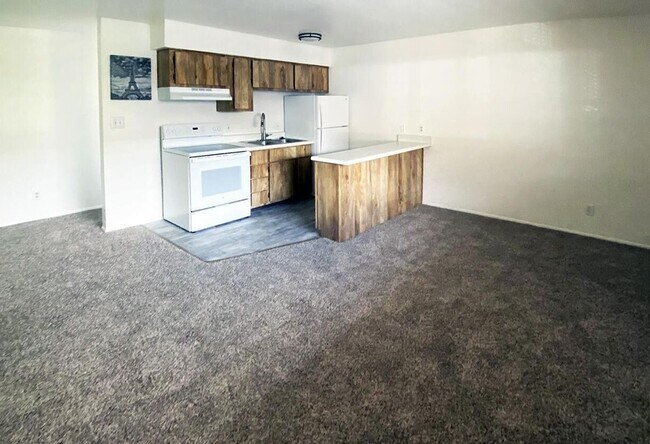 Building Photo - Renovated 1-Bedroom Condo in Gated North P...
