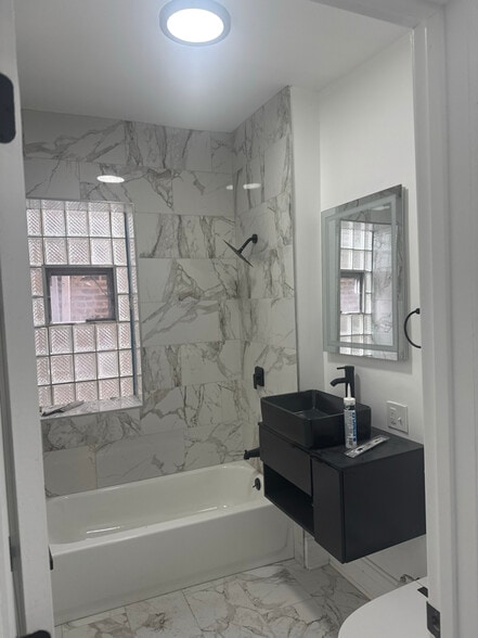 Building Photo - 6716 S Indiana Ave