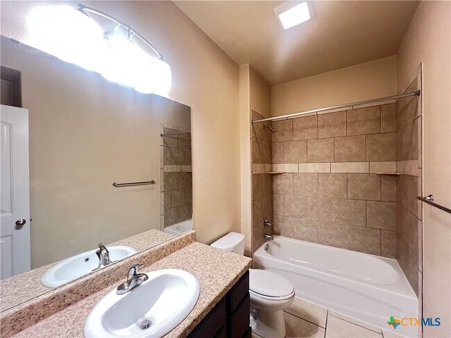 Building Photo - 4606 Cambridge Dr