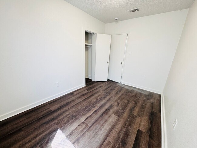 Building Photo - 2127 71st Ave