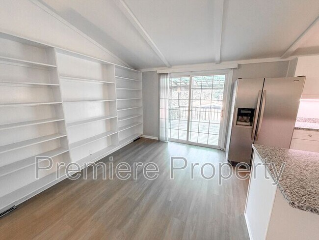 Building Photo - 5803 N Highland Ave