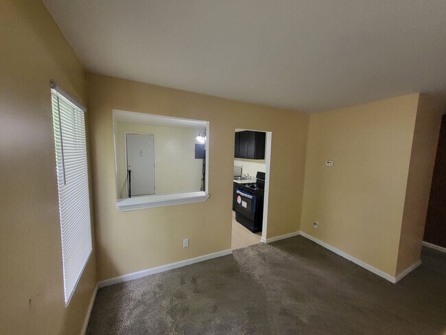 Building Photo - 3 bedroom home on Flint's North-east side