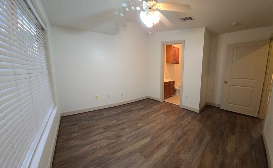 Building Photo - 1957 Wire Rd