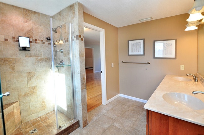 Building Photo - 16 Virginia Ln