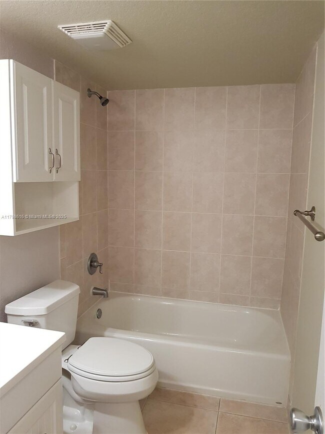 Building Photo - 509 Gardens Dr