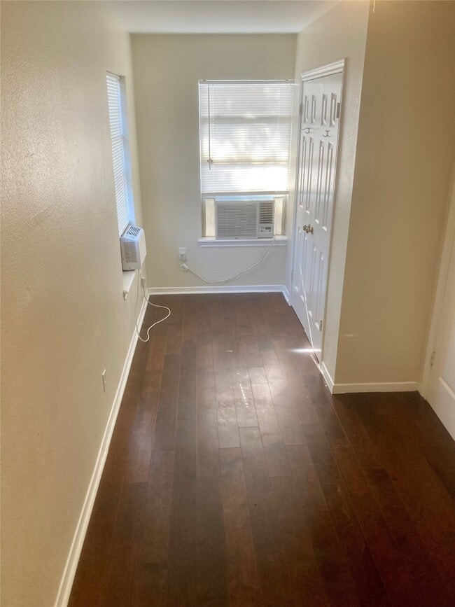 Building Photo - 4908 Ave Q 1/2