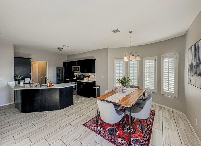 Building Photo - Westside area Rental (Completely Furnished) Beautiful 3 bed/2.5 baths