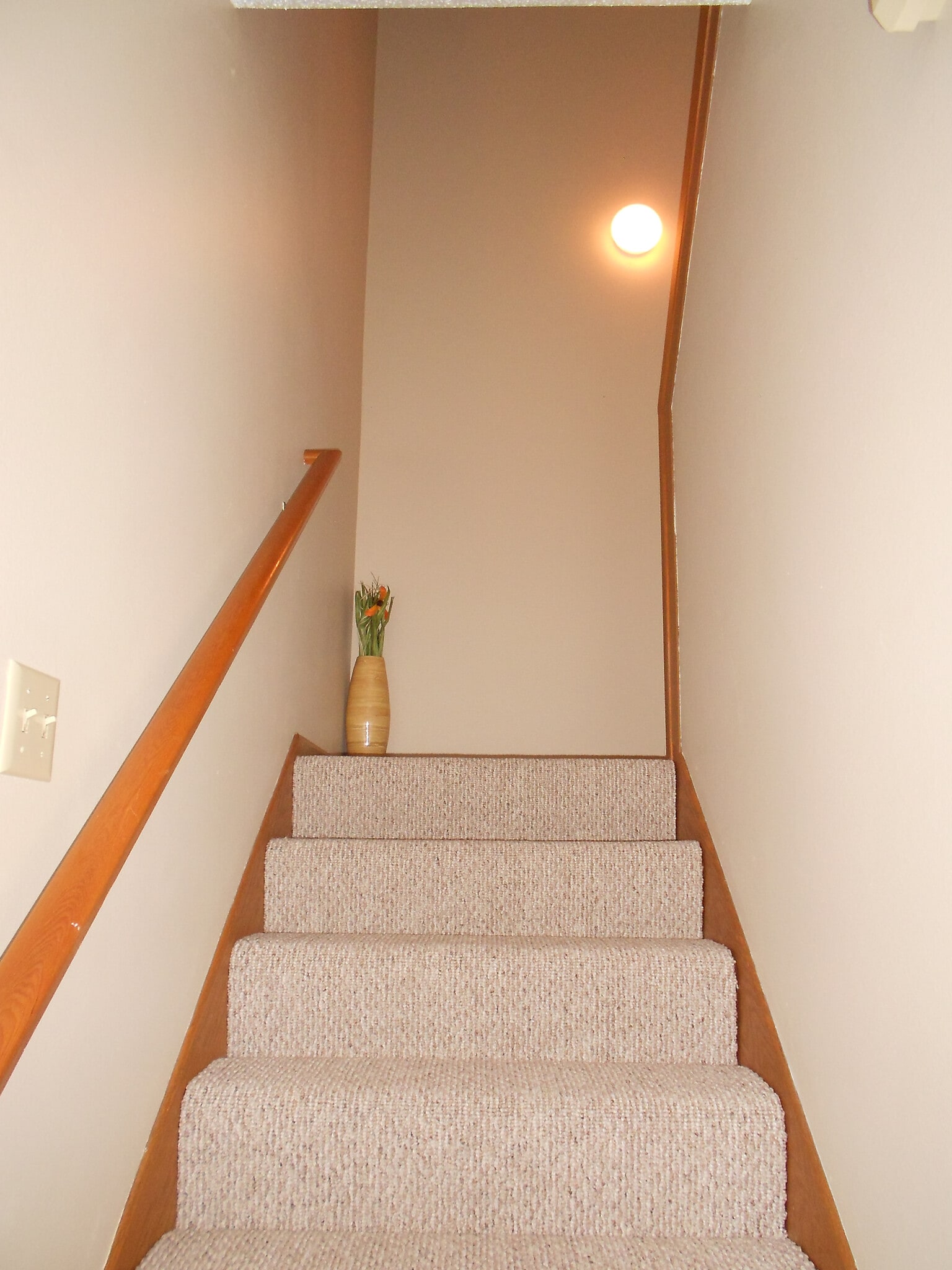 Building Photo - 420 6th Ave