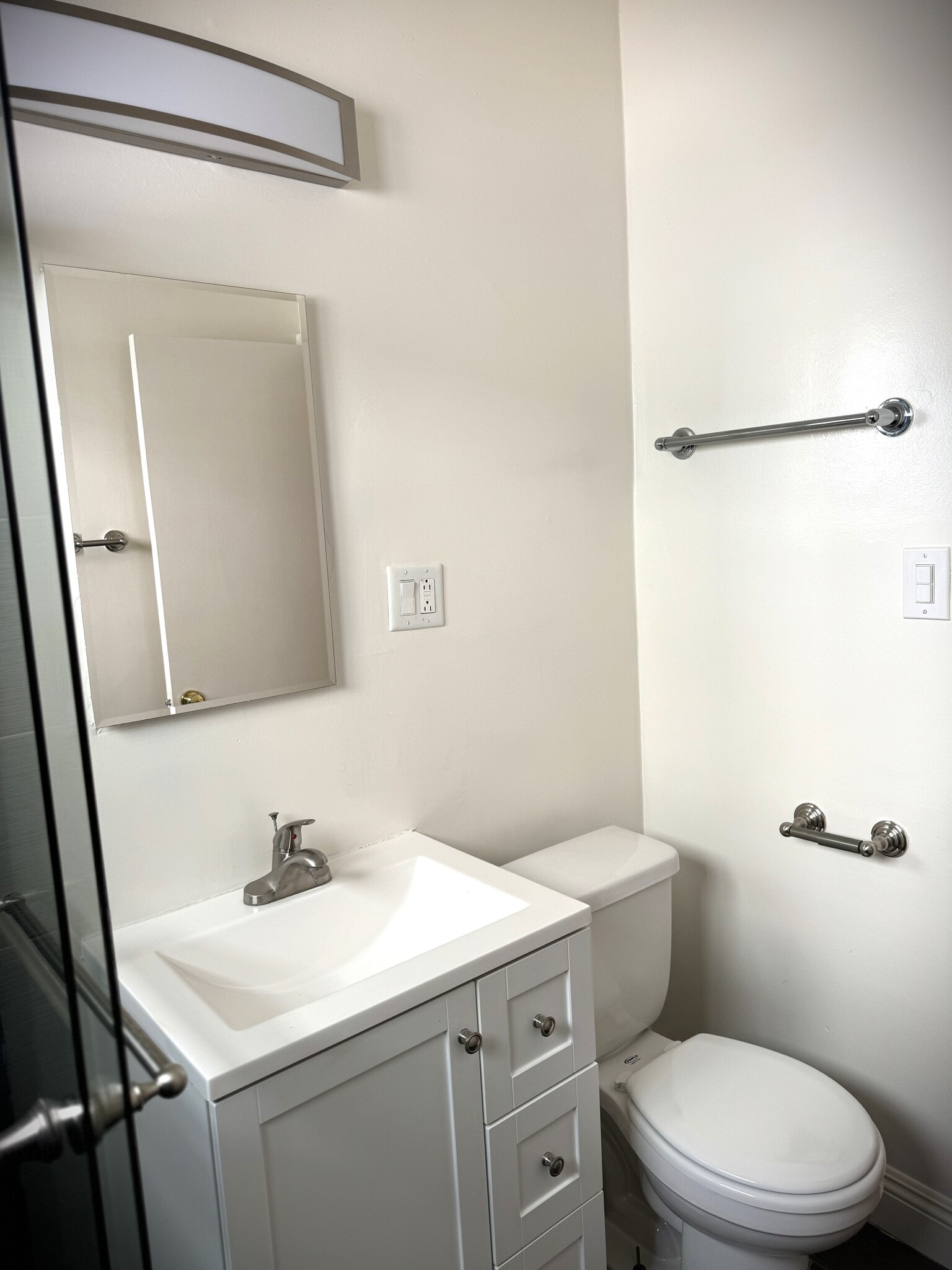 Building Photo - 114 N Clark Dr