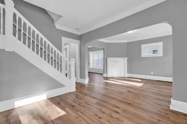 Building Photo - Fully renovated house located on Cleveland...