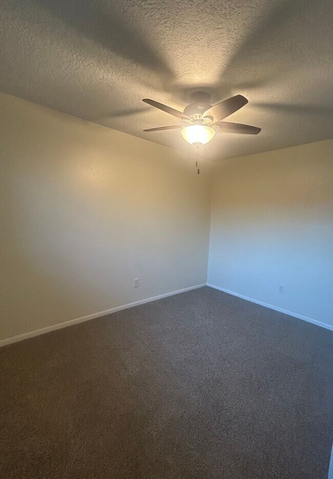 Building Photo - Jefferson #11894