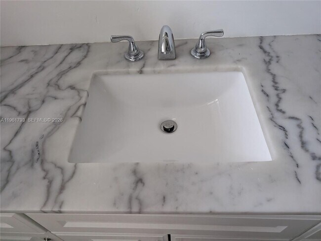 Building Photo - 11930 NE 19th Dr