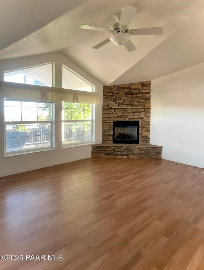 Building Photo - 1124 Louie St