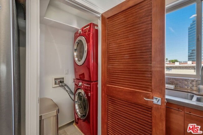 Building Photo - 1316 Amherst Ave