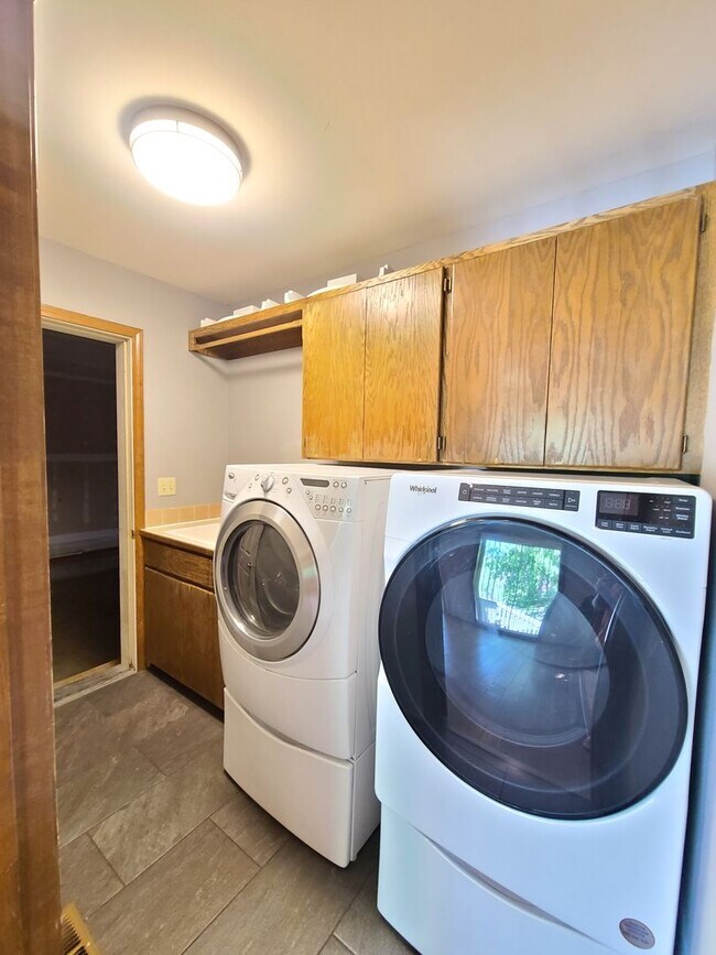Building Photo - $3,250- 5 Bed / 3 Bath Beautiful Home in Upper South Hill